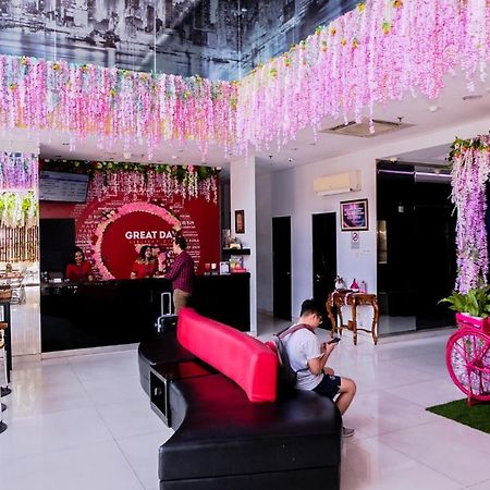 G Suites Hotel By Amithya Surabaya Exterior foto
