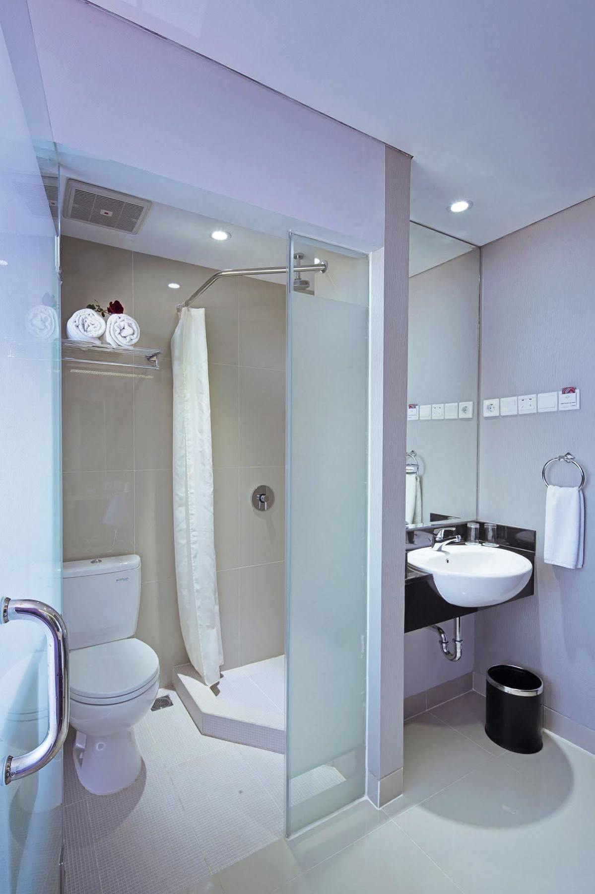 G Suites Hotel By Amithya Surabaya Exterior foto